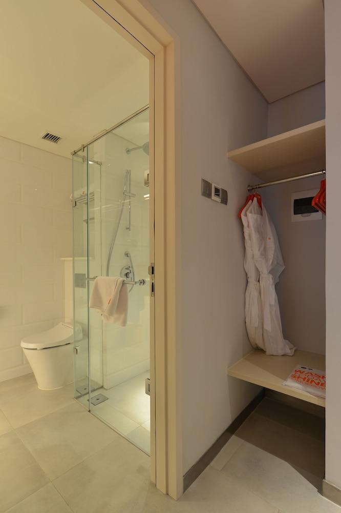 Harris & Conventions Hotel Surakarta (Solo)