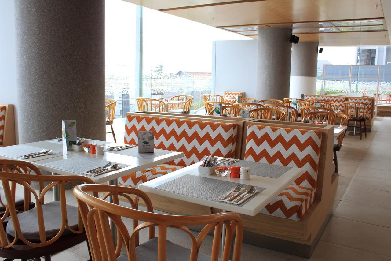 Harris & Conventions Hotel Surakarta (Solo)