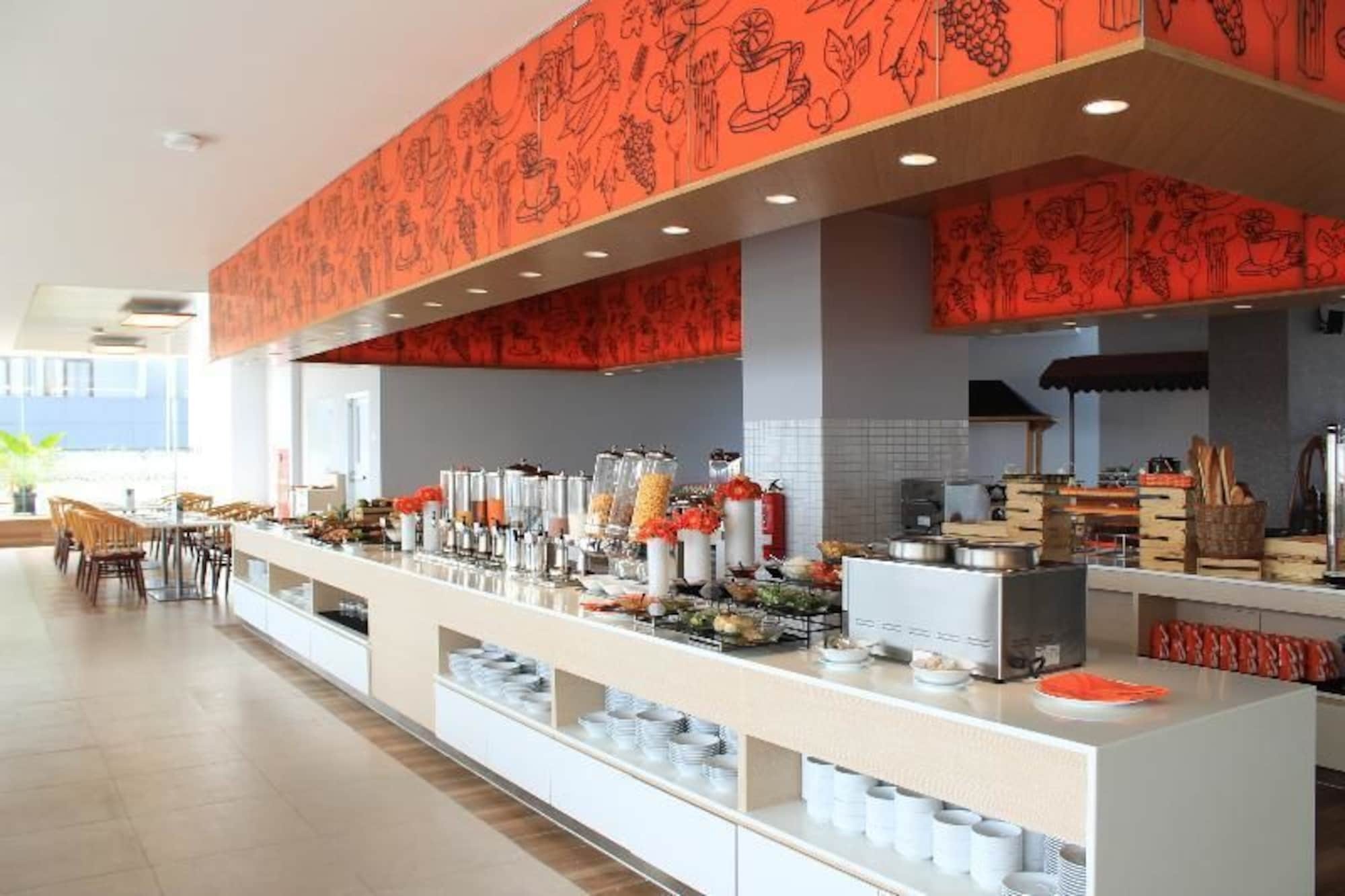 Hotel Harris & Conventions Surakarta (Solo)